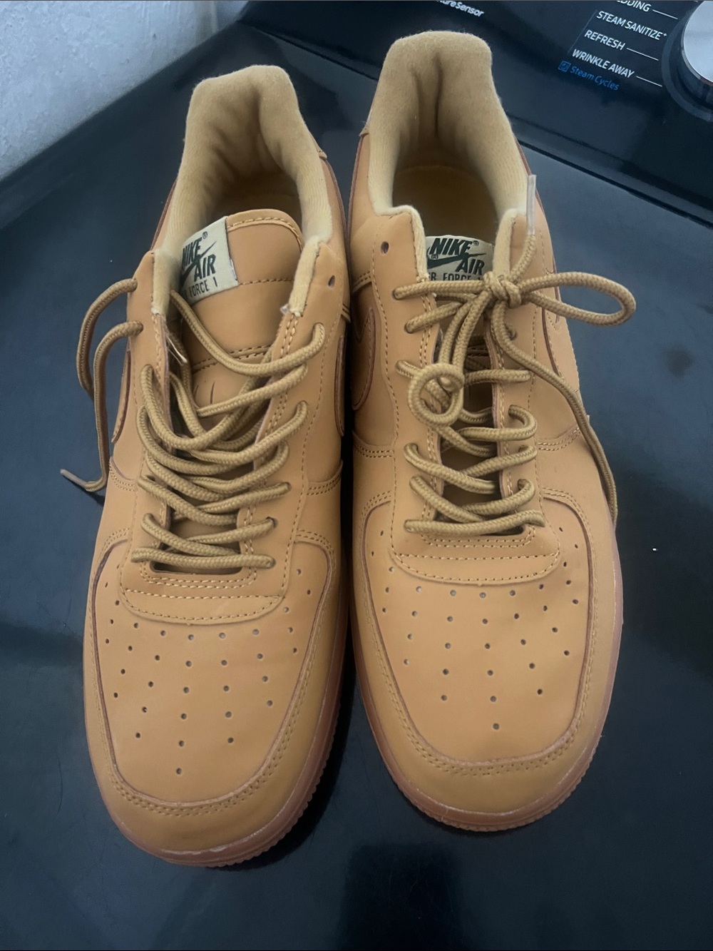 Nike Men's Low-Top Sneakers in Wheat/Tan